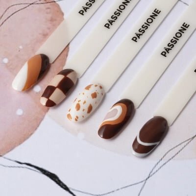 nail art caramello